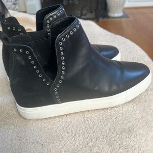 Chelsea and Violet Sneaker